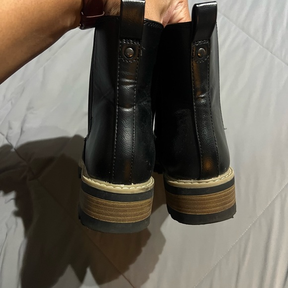 Target brand boots. Size 6. - Picture 2 of 3